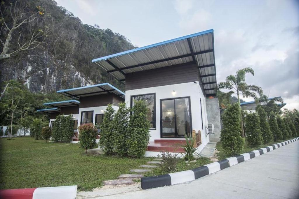 Phuphayot Resort Trang Esterno foto