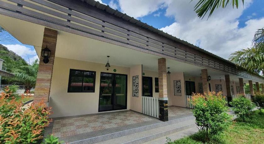 Phuphayot Resort Trang Esterno foto